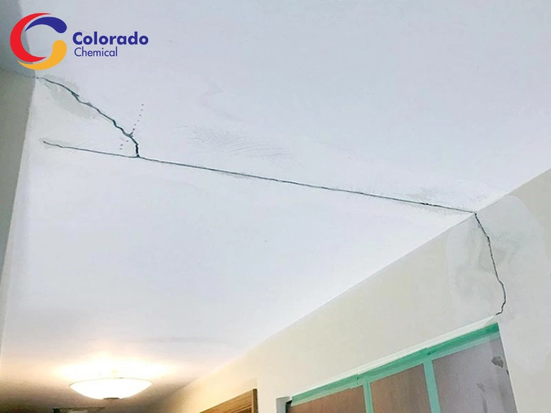 Những nguyên nhân khiến trần nhà bị nứt và thấm dột