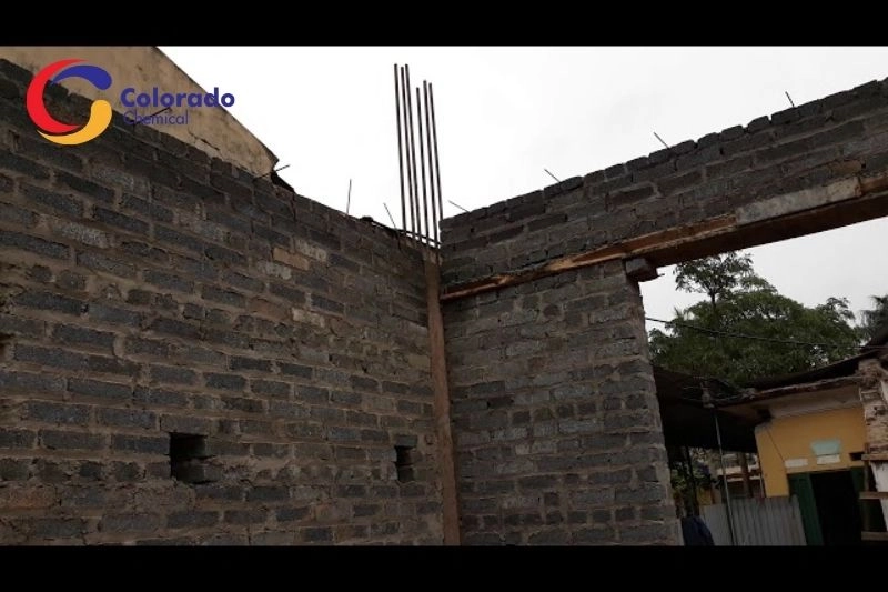 xử lý lỗ giáo trên tường đứng