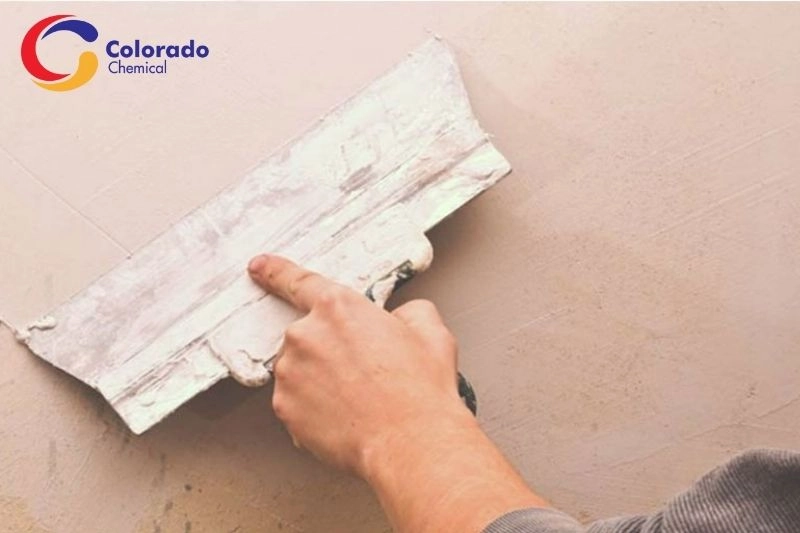 Lưu ý quan trọng khi xử lý tường vôi cũ bị thấm mốc Lưu ý quan trọng khi xử lý tường vôi cũ bị thấm mốc