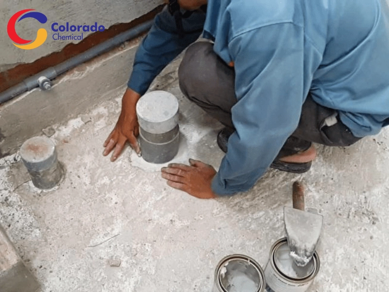 Hướng dẫn thi công chống thấm dột cổ ống nhà vệ sinh chi tiết