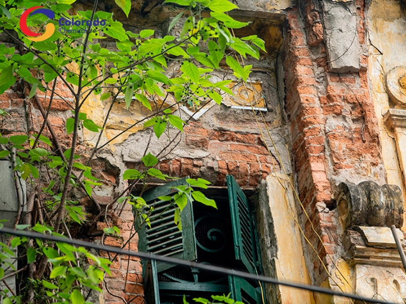 Ngôi nhà mất thẩm mỹ, cũ kỹ