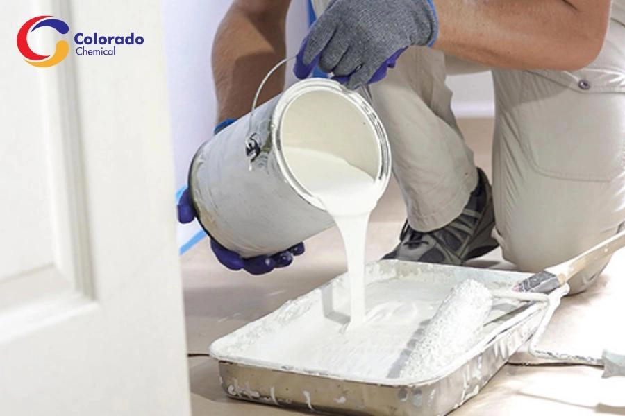 Có Nên Pha Nước Vào Sơn Chống Thấm Không? Hướng Dẫn Đúng Kỹ Thuật Để Tránh Bong, Thấm Ngược