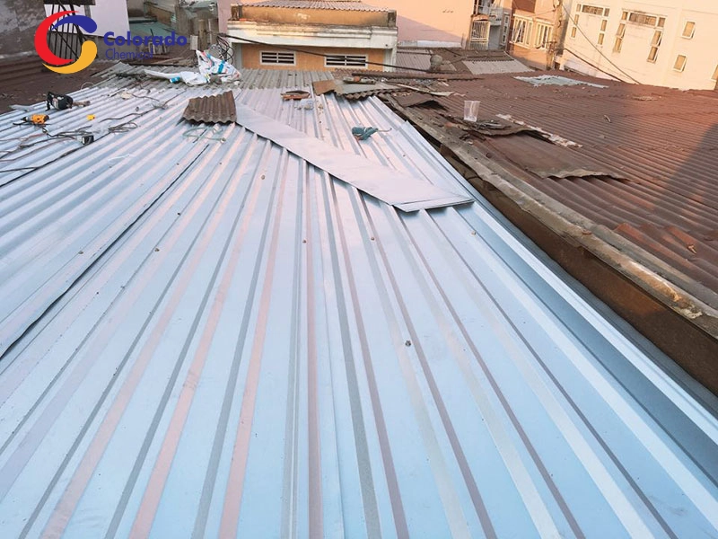 Mái cũ cần xử lý kỹ, ảnh hưởng chi phí thi công